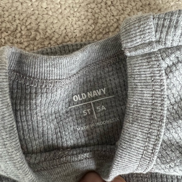 Boys Old Navy Long a sleeve Shirt Tops Bundle Size 5T - Picture 5 of 8